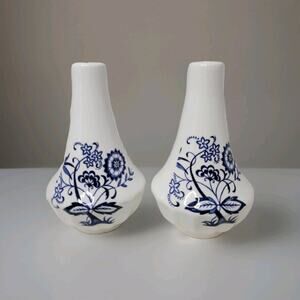 Vintage J&K Meakin Blue Onion Salt & Pepper Shaker Set 5.25" Nordic England MCM